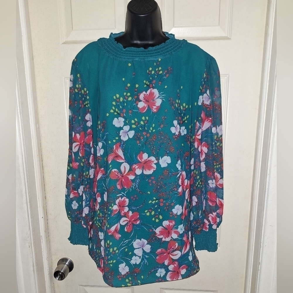 Suzanne Betro floral blouse size medium